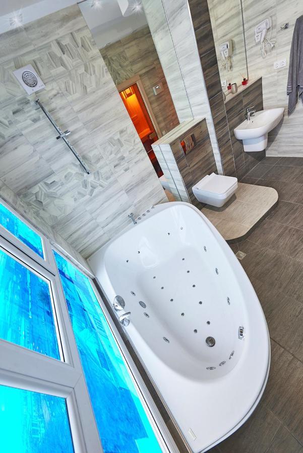 Sauna, Big Jacuzzi , Khreshchatyk Apartments เคียฟ ภายนอก รูปภาพ